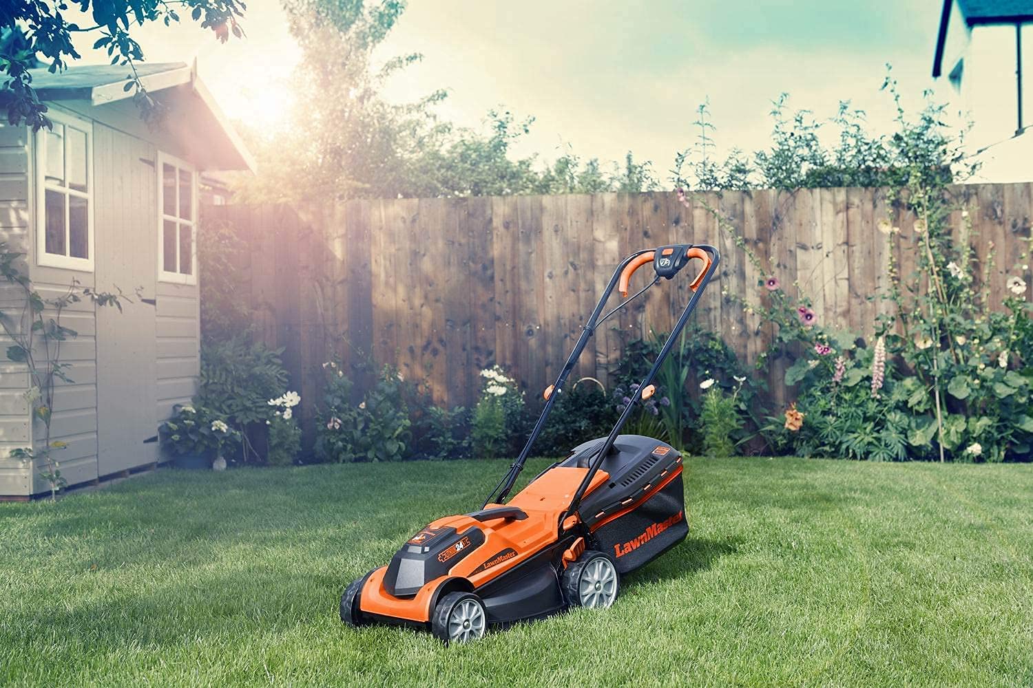LawnMaster CLMF2434G Cortacésped Batería 24V 34cm 300m², 6 Niveles, 32L